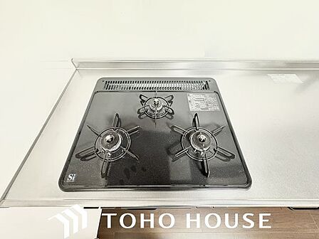 忙しいときでも一度にたくさんの料理が作れる3口コンロ。使い勝手の良さを考えました。