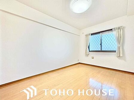 一日の疲れをいやしてくれる主寝室。時を忘れて過ごす場所として過ごせるお部屋。