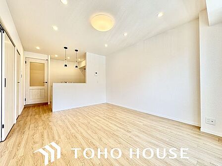 家族の温かさと陽光の暖かさ、楽しい毎日と明るい未来を予感させる「空間が織り成すひとつ先の住み心地」