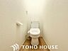 トイレ：毎日使う場所だからこそ、使い勝手を考慮しました。白を基調に、飽きのこない空間に。