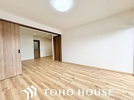 一日の疲れをいやしてくれる主寝室。時を忘れて過ごす場所として過ごせるお部屋。