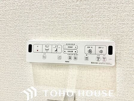 トイレのウォシュレットリモコン。充実の機能が備わっています。