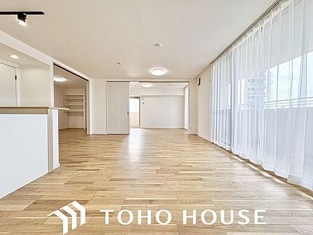 太陽の恵みを一気に受けた明るくあたたかいお住まい。吹きぬける風を感じながら爽やかで風通しの良い暮らし。