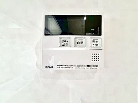キッチンに給湯パネルを設置しました。洗い物時もお湯を簡単にご使用いただけます。温度調節もラクラク♪