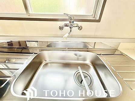 調理器具や食器類もゆったり洗えるシンクが嬉しいですね。