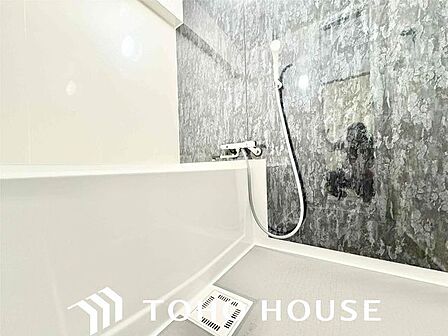 シンプルながらリラックスして気持ちよく入浴できる空間は、すべての人の毎日を豊かにする場所です。