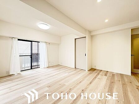 お気に入りのソファで一日ゆったりとくつろぐ時間を最優先にする。そんなスタイルをかなえられる空間です。