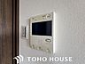 玄関：防犯対策にもなるモニター付インターホン設置。