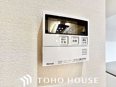 キッチンから追炊きができるリモコン。多彩な機能満載のリモコンは、毎日のお湯ライフをより楽しく便利に。