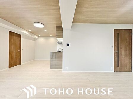 家族の温かさと陽光の暖かさ、楽しい毎日と明るい未来を予感させる「空間が織り成すひとつ先の住み心地」