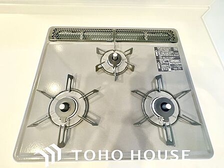 忙しいときでも一度にたくさんの料理が作れる3口コンロ。使い勝手の良さを考えました。