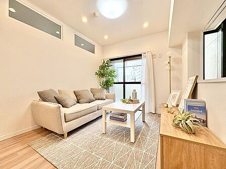 広く明るく、より心地良く暮せる空間にしました。採光・通風が周囲の空間に広がり、明るく爽やかな住まい。