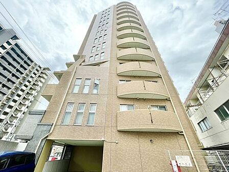 明るさとぬくもりを感じる、落ち着いた佇まい。ずっと色あせない、愛情の持てる外観。