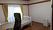 ベッドも付いています。マットレスはご自身でご用意いただきます。