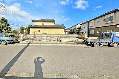 外観：保育園・金融機関・コンビニ・ドラッグストアまで徒歩7分内！現地（2026年9月）撮影