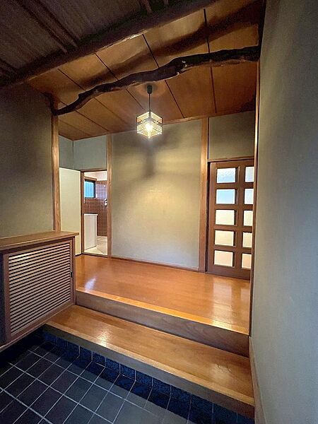 玄関を拡大表示