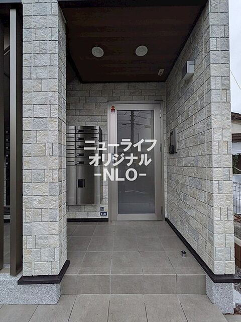 19 / 27