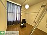 洋室：1階はフローリング、2階はじゅうたんです。