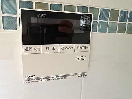 追い焚き機能付きオートバスを採用。自動お湯張りにも対応し、ご家族それぞれの入浴時間でも快適にご利用いただけます。