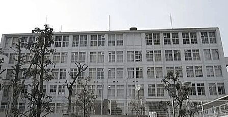 高校「大阪府立清水谷高校まで1580m」