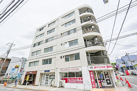 それぞれ独特の顔を持つあなただけのお住まい。各棟によって暖かい日差しの入り方・見え方も違うお住まい。実際の日当たりや現地の雰囲気もご確認くださいませ。