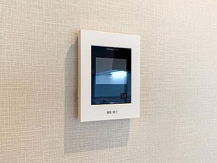 誰が来ても分かるようにテレビモニター付きインターホンを設置。防犯上でも役立ちます。