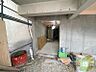 周辺：前面道路、建物周り等
