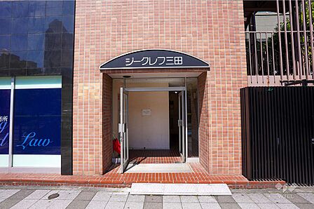 敷地南側の前面道路(西側から)