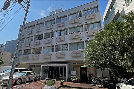 RC造の7階建てのマンション。お部屋は3階部分、南西向きのお住まいになります。お部屋の日当たりは近隣に大きな公園があり、日常的に緑を感じられる自然豊かな住環境です。