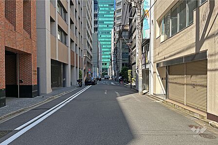敷地の西側前面道路(南側から)