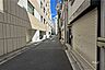 その他：敷地南側の前面道路（西側から）