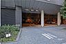 駐車場：駐車場の出入り口