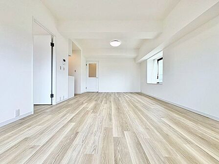 「お家時間をのんびりと過ごせる空間」1日の多くの時間を過ごすリビングは、ご家族みんなの憩いの場となります。