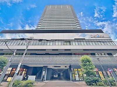 外観：「心地良く暮らしを彩る充実のライフスタイルを」歩いていける距離に、教育施設やお買い物施設が揃う街並み。