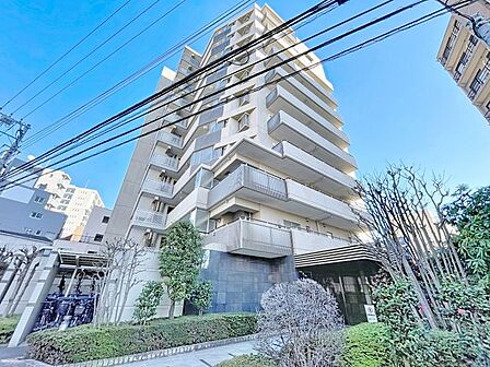 「心地良く暮らしを彩る充実のライフスタイルを」歩いていける距離に、教育施設やお買い物施設が揃う街並み。