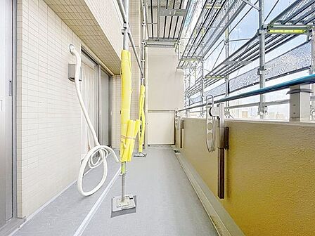 「バルコニー」バルコニーの出入りも考慮されており、通風や採光への気配りも兼ね備えております。
