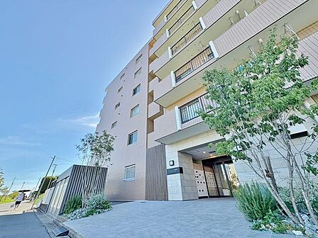 「心地良く暮らしを彩る充実のライフスタイルを」歩いていける距離に、教育施設やお買い物施設が揃う街並み。