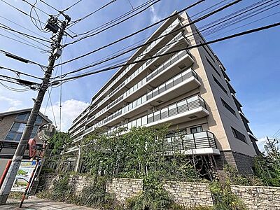 外観：「心地良く暮らしを彩る充実のライフスタイルを」歩いていける距離に、教育施設やお買い物施設が揃う街並み。
