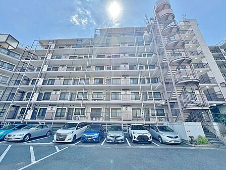 「心地良く暮らしを彩る充実のライフスタイルを」歩いていける距離に、教育施設やお買い物施設が揃う街並み。