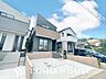 外観：バイカラーのシンプルで洗練された外観です。色褪せることのない佇まいが街並みや環境と調和し、充足した生活を想像させてくれます。