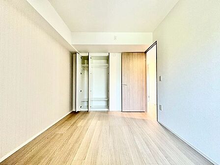 「心地よい空間」ほっと一息つけるような、安心して寛げる雰囲気の空間です。シンプルな内装は、時が経ちニーズが変わっても、フレキシブルに活用頂けます。