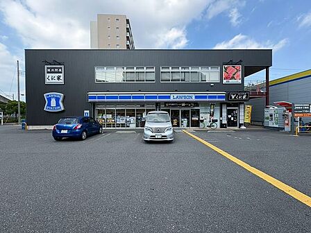 ローソン三郷中央店 240m