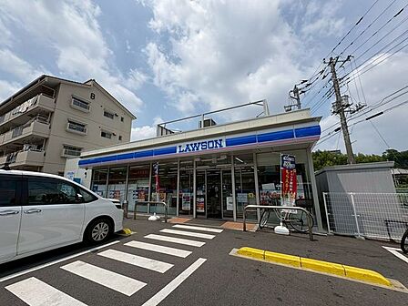 ローソン新松戸北一丁目店 徒歩9分。 670m