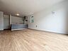 リビング/ダイニング：「インテリア映えする内装。」お部屋全体が優しく柔らかな色合いとなっていて、お家時間を穏やかに過ごせる空間が広がっています。