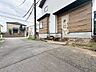 その他：「前面道路含む外観」今日も、明日も、この街で、きっと誰かがしあわせになる物語が描かれていくはずです。同じ風景が毎日365日、まったく違う顔を見せてくれる。爽快な風も毎日やさしく頬をなででくれます。