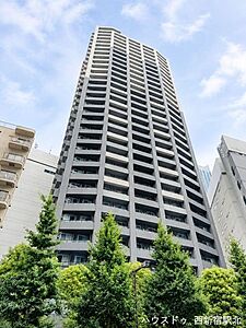 外観:小滝橋通り沿いに佇む圧巻のマンション 外観:小滝橋通り沿いに佇む圧巻のマンション