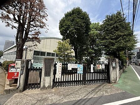 新宿区立淀橋第四小学校 460m