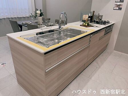 リノベーションにて交換したキッチンは食洗器も完備。