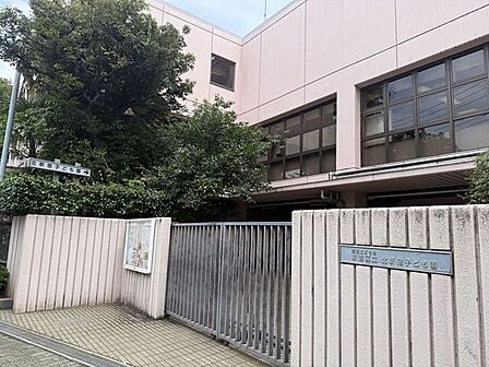 新宿区立北新宿子ども園 170m