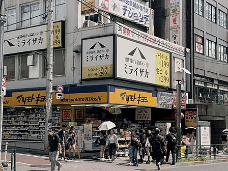 マツモトキヨシ 新大久保駅前店 140m